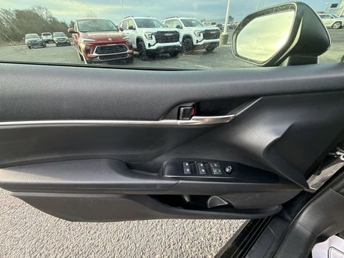 Used 2020 Toyota Camry SE image 29