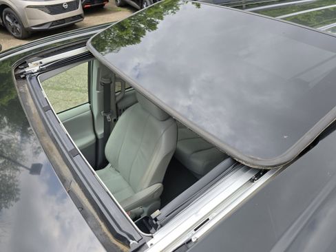 Used 2012 Toyota Sienna XLE w/ Premium Pkg FWD image 3