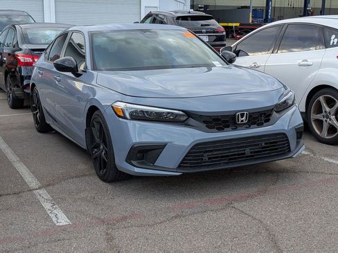 Used 2024 Honda Civic Sport image 2