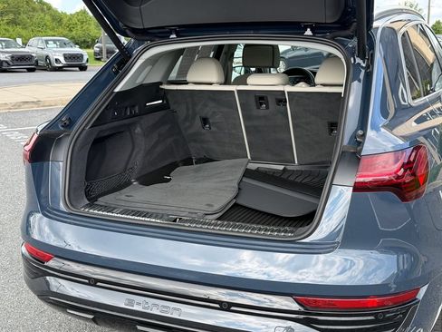 Certified 2024 Audi Q8 e-tron Premium Plus w/ Premium Plus Package AWD/4WD image 19