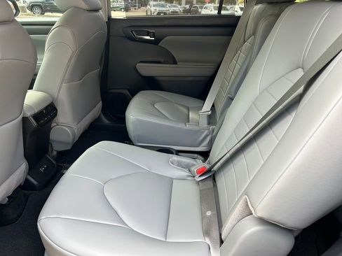 New 2026 Toyota Highlander XLE AWD/4WD image 17