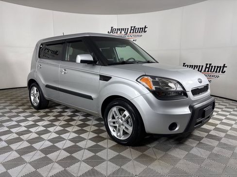 Used 2011 Kia Soul + image 3