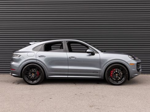 New 2026 Porsche Cayenne GTS AWD/4WD image 8
