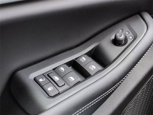 New 2026 Jeep Grand Cherokee Altitude image 25