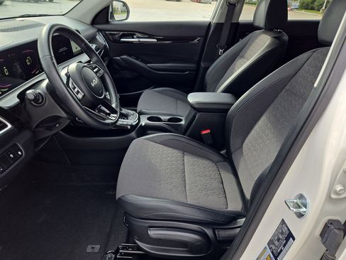 Used 2025 Kia Seltos S FWD image 15