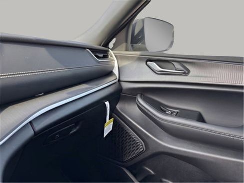 New 2025 Jeep Grand Cherokee L Laredo image 15