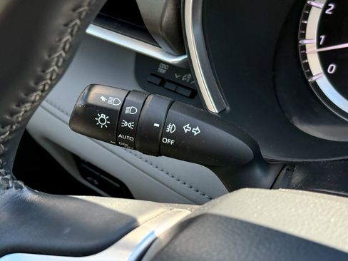 Used 2022 Toyota Highlander XLE image 28