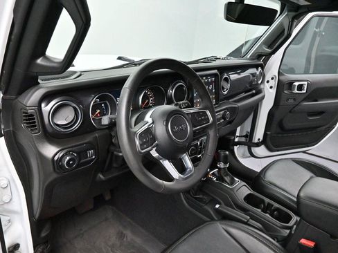 Used 2023 Jeep Wrangler Unlimited Sahara AWD/4WD image 13