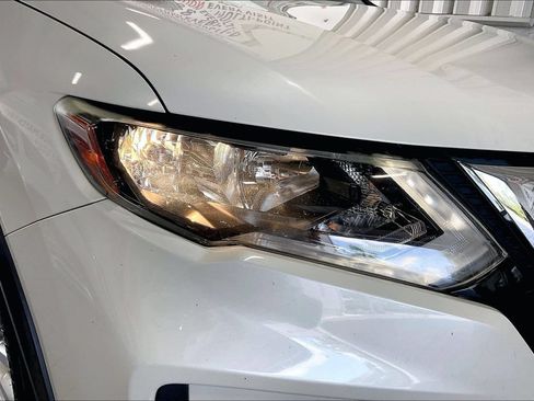 Used 2020 Nissan Rogue SV FWD image 25