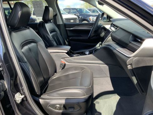 Used 2023 Jeep Grand Cherokee L Limited AWD/4WD image 67