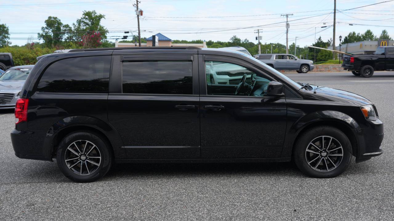 Used 2019 Dodge Grand Caravan SE FWD image 4