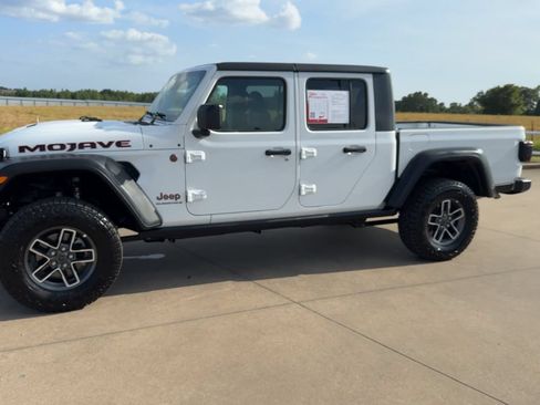 Used 2026 Jeep Gladiator Mojave AWD/4WD image 4
