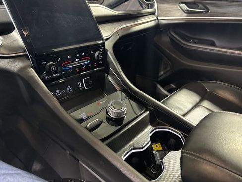 Certified 2024 Jeep Grand Cherokee Limited w/ Luxury Tech Group II image 20