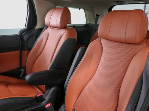 Used 2022 Kia Carnival SX Prestige FWD image 27