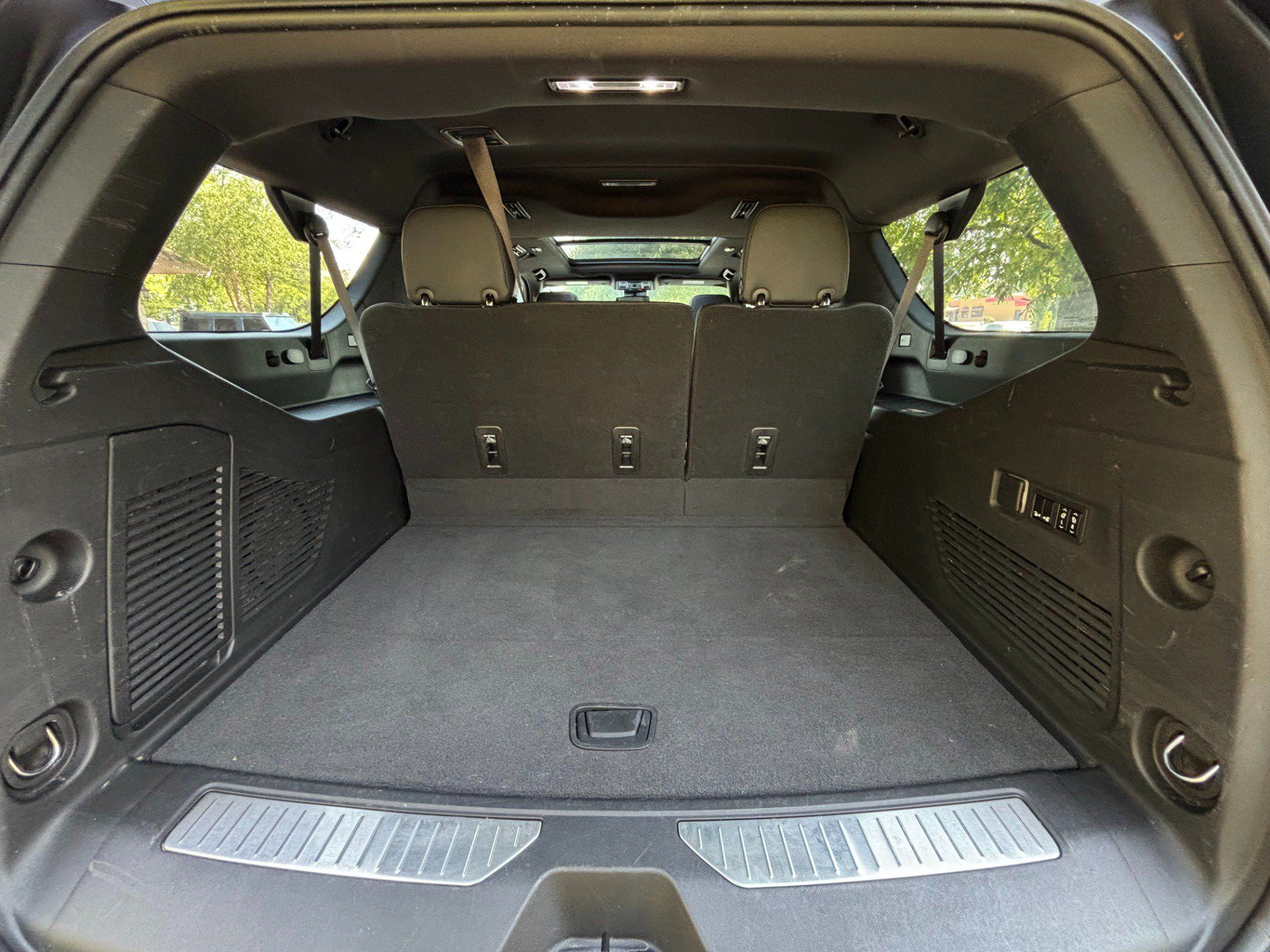 Used 2023 Chevrolet Suburban RST w/ Sport Performance Package AWD/4WD image 54