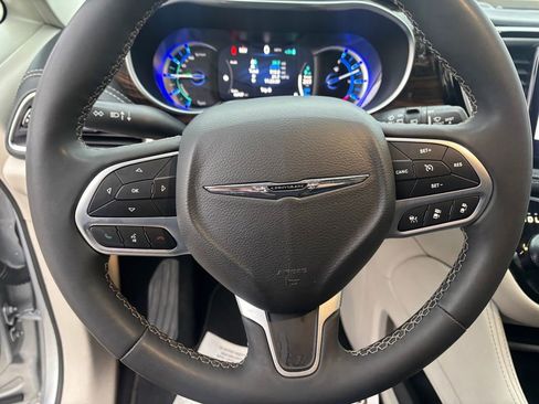 Used 2023 Chrysler Pacifica Limited image 13