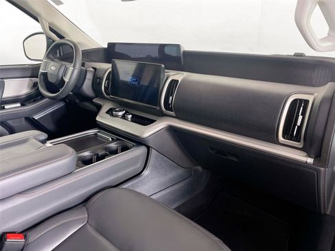 Used 2025 Ford Expedition Active AWD/4WD image 30