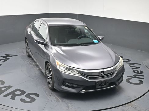 Used 2017 Honda Accord Sport image 14