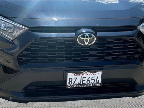 Used 2021 Toyota RAV4 XLE w/ Convenience Package FWD image 33