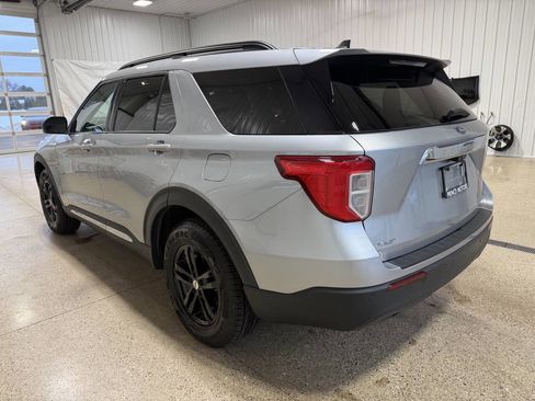 Used 2022 Ford Explorer XLT image 32