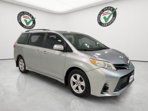 Used 2020 Toyota Sienna LE FWD image 7