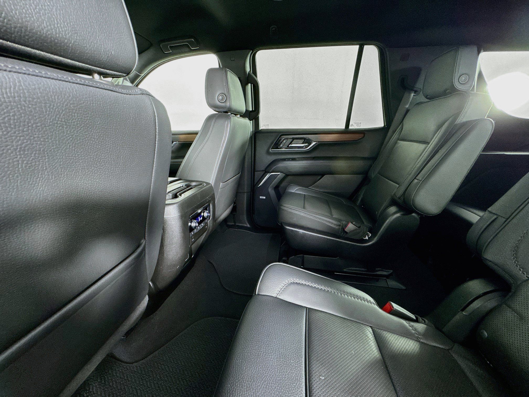 Used 2025 GMC Yukon Denali AWD/4WD image 22