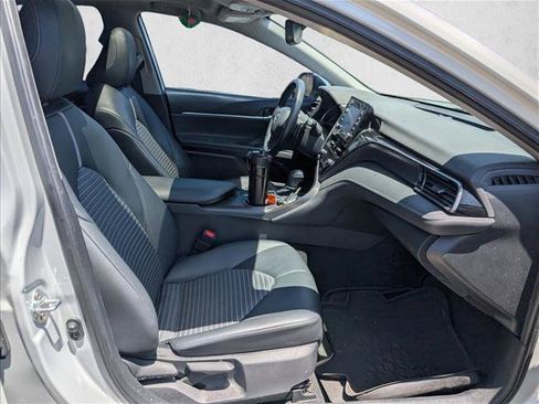 Used 2022 Toyota Camry SE w/ Convenience Package FWD image 18