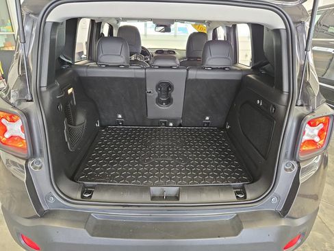 Used 2019 Jeep Renegade Trailhawk AWD/4WD image 27