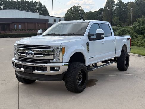 Used 2017 Ford F250 Lariat w/ Lariat Value Package AWD/4WD image 2