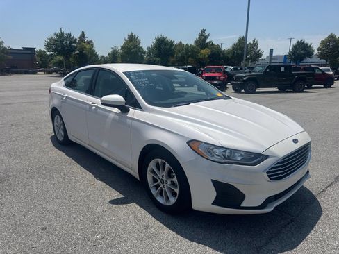 Used 2020 Ford Fusion SE FWD image 3