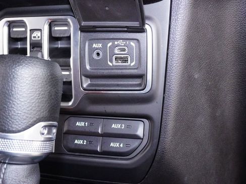 Used 2025 Jeep Gladiator Sport AWD/4WD image 12