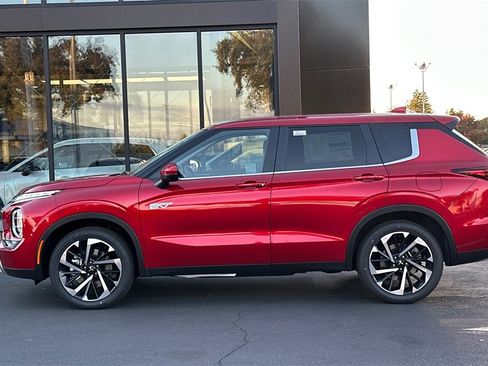 New 2025 Mitsubishi Outlander SE image 8