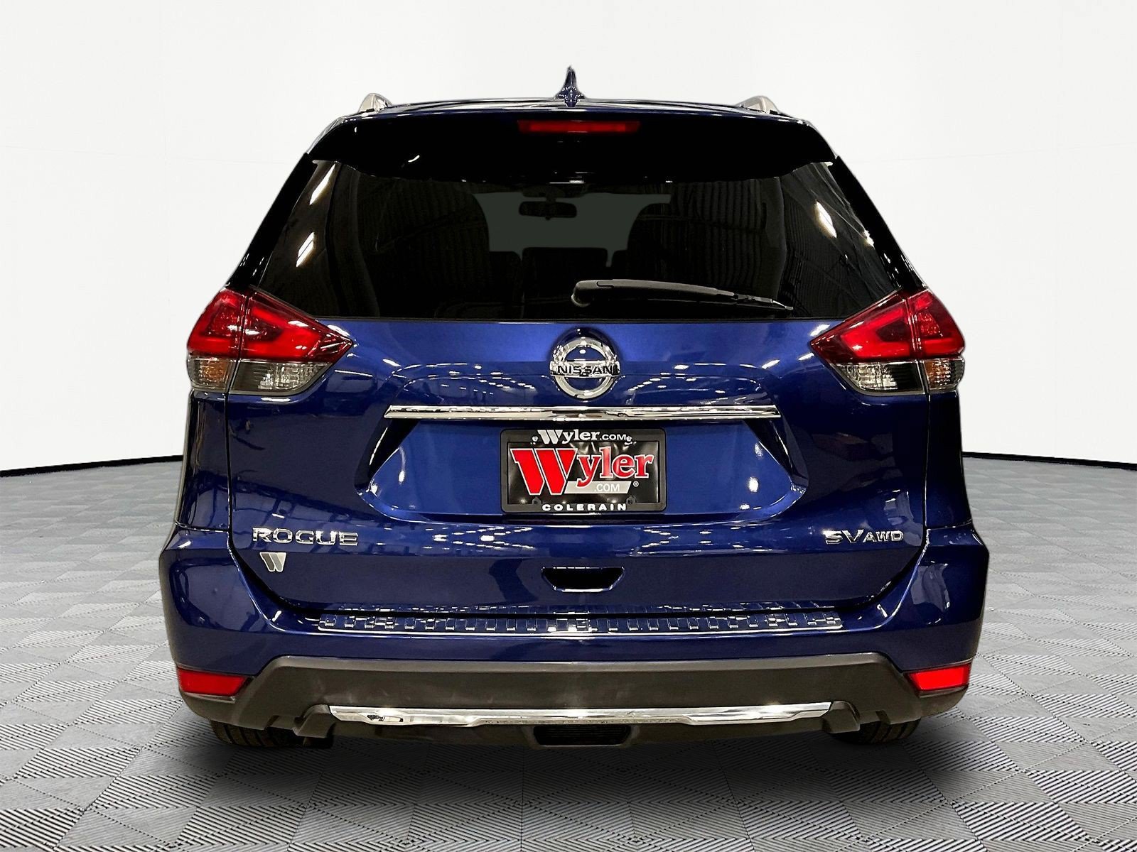 Used 2018 Nissan Rogue SV w/ Sun & Sound Touring Package AWD/4WD image 5