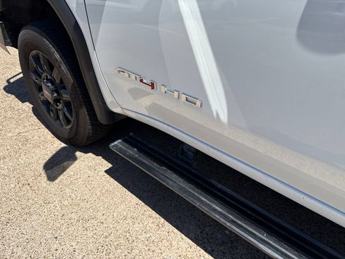 Used 2024 GMC Sierra 2500 AT4 w/ AT4 Premium Plus Package AWD/4WD image 17