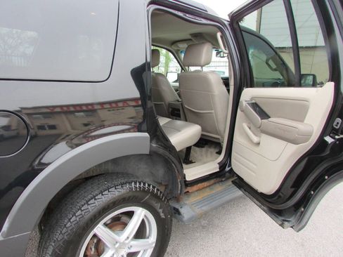 Used 2006 Ford Explorer XLT AWD/4WD image 23