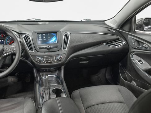 Used 2017 Chevrolet Malibu LT image 28