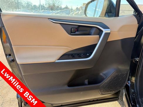 Used 2021 Toyota RAV4 LE image 19
