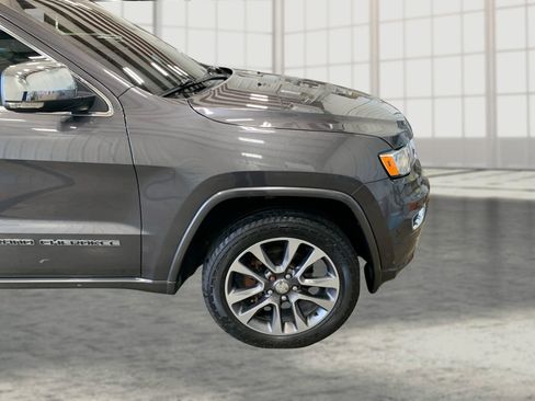 Used 2018 Jeep Grand Cherokee Overland image 24