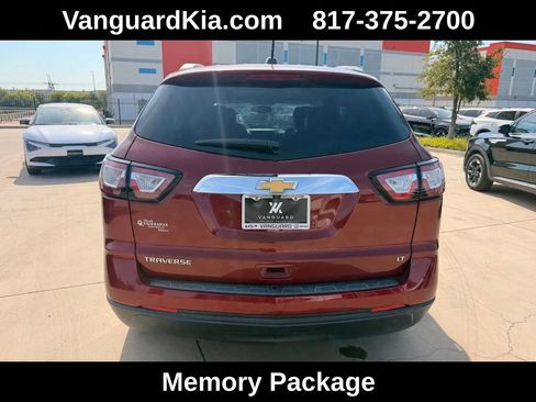 Used 2017 Chevrolet Traverse LT FWD image 3