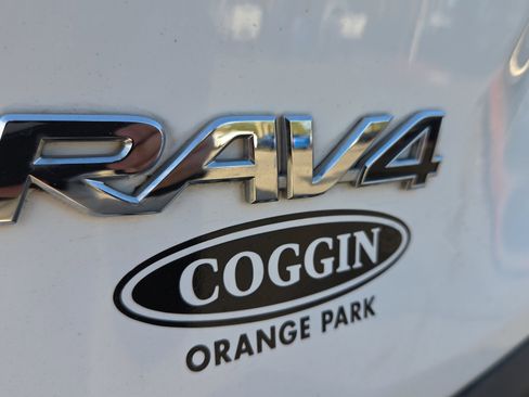 Used 2020 Toyota RAV4 LE image 17