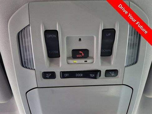 Used 2024 Toyota Highlander XLE AWD/4WD image 18