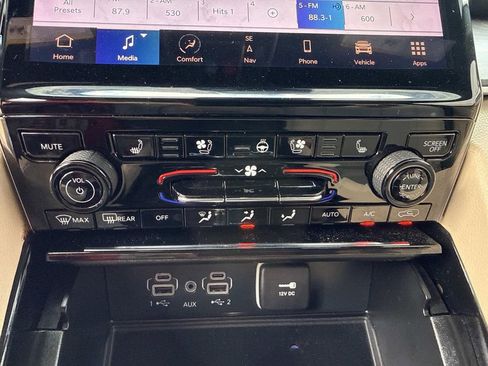 Used 2023 Jeep Grand Cherokee Limited w/ Luxury Tech Group II RWD image 33