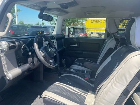 Used 2014 Toyota FJ Cruiser 4WD w/ Convenience Package image 8