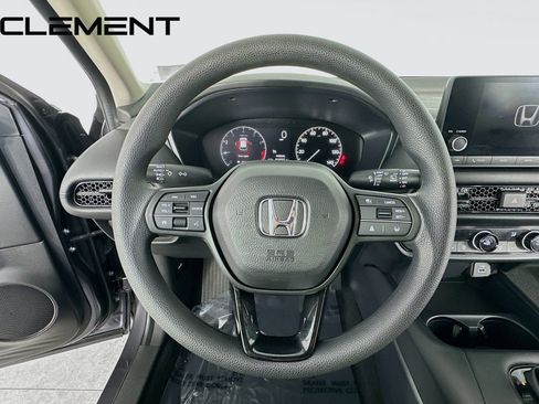 Used 2023 Honda HR-V LX image 14