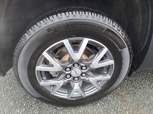 Certified 2022 GMC Acadia SLT w/ Technology Package image 18