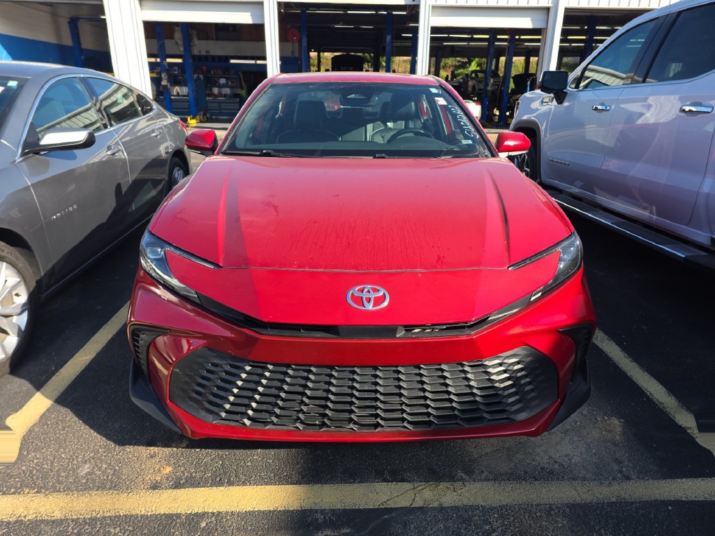 Used 2025 Toyota Camry SE w/ Convenience Package FWD image 2