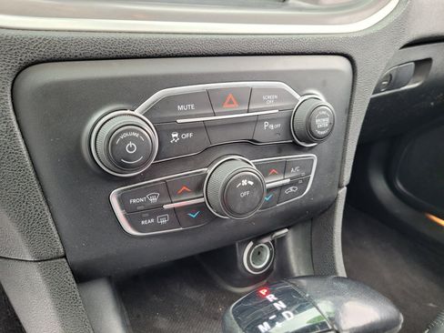 Used 2022 Dodge Charger SXT w/ Leather Interior Group RWD image 19