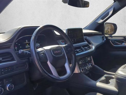Used 2023 GMC Yukon SLE image 9