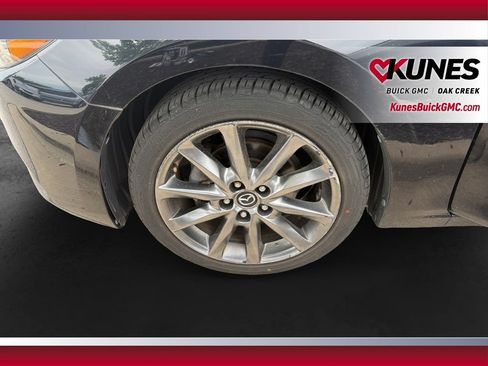 Used 2018 MAZDA MAZDA3 Touring FWD image 13