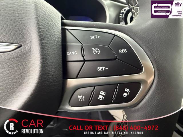 Used 2024 Chrysler Pacifica Touring-L FWD image 19